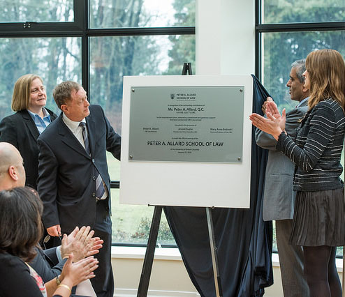 Dean Mary Anne Bobinski, donor Peter A. Allard, Andrea Fraser, president of UBC Law Students’ Society, and UBC president Arvind Gupta unveil the plaque with the new law school name.