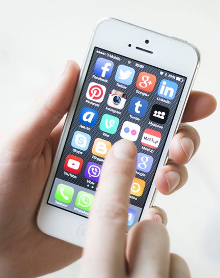Judicial officers need policies and procedures around the use of social media, says a report. (Photo: Twin Design / Shutterstock.com)